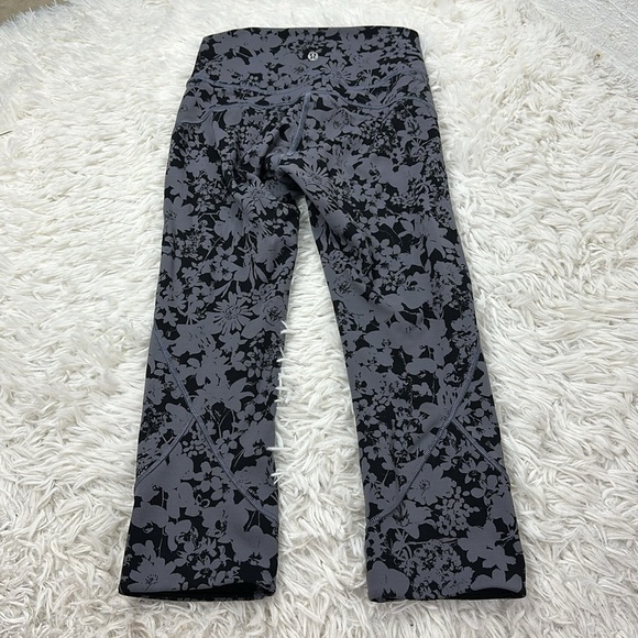 Lululemon In Movement Crop *Everlux 19" Efflorescent Nebula Black - Picture 5 of 5